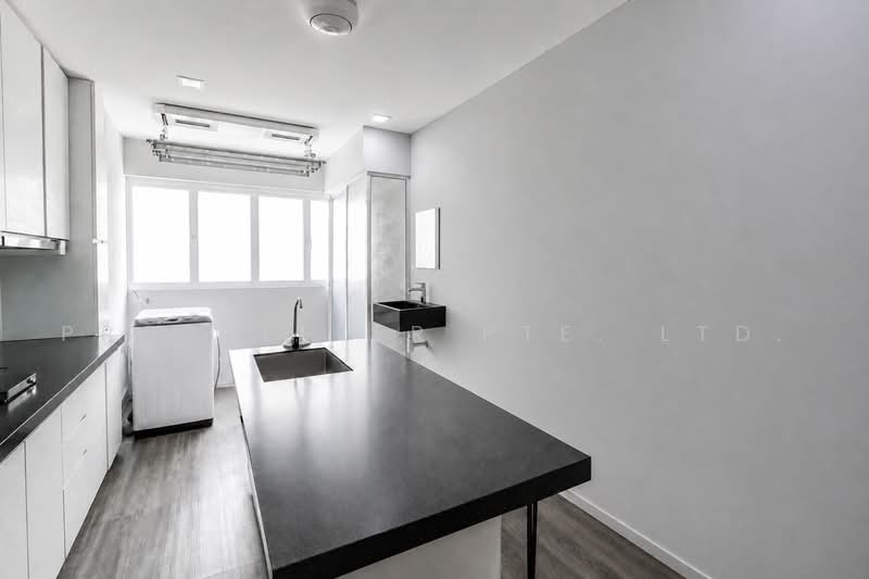 118 Potong Pasir Avenue 1, 118 Potong Pasir Avenue 1, 2 Bedrooms, 721 sqft, HDB Flat For Sale, by JOHN YEO, 500233685 - Kitchen - PropertyGuru.com.sg