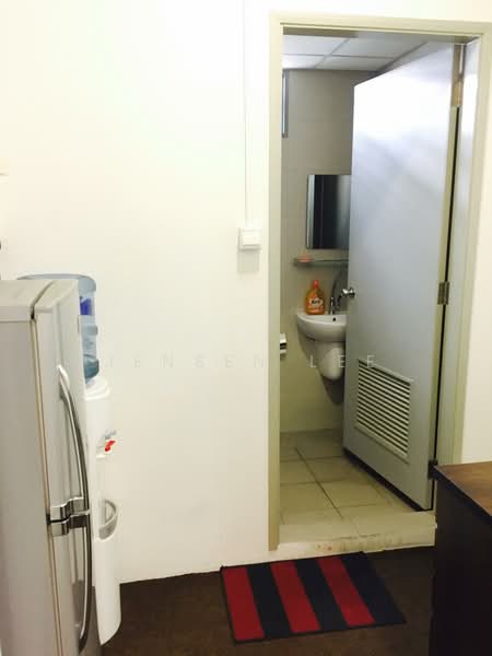 One Commonwealth, 1 Commonwealth Lane, 1,194 sqft, Light Industrial (B1) For Sale, by Jensen Lee, 500233692 - Bathroom - CommercialGuru.com.sg