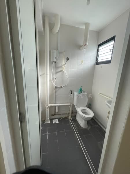 Blk 336 ang mo kio ave 1, ang mo kio ave 1, 4 Bedrooms, 980 sqft, HDB Flat For Rent, by Kitt 傅凡袀, 500233695 - Bathroom - PropertyGuru.com.sg