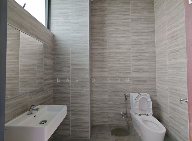 Interlocal Centre, 100G Pasir Panjang Road, Buona Vista / West Coast / Clementi New Town, 1,710 sqft, Light Industrial (B1) For Rent, by David Shu, 500233697 - Bathroom - CommercialGuru.com.sg