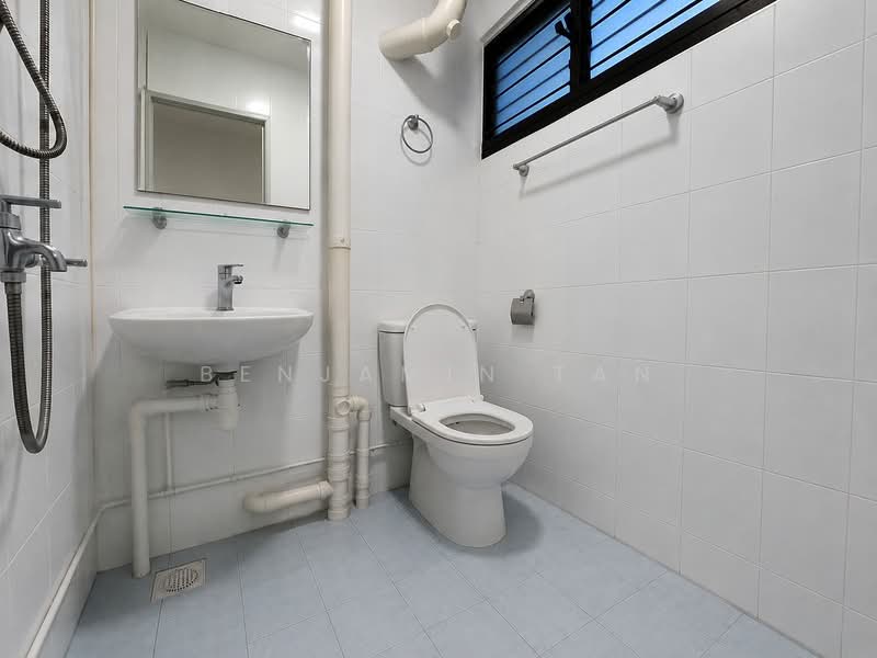 225 Yishun Street 21, 225 Yishun Street 21, 2 Bedrooms, 721 sqft, HDB Flat For Sale, by Benjamin Tan, 500233708 - Bathroom - PropertyGuru.com.sg