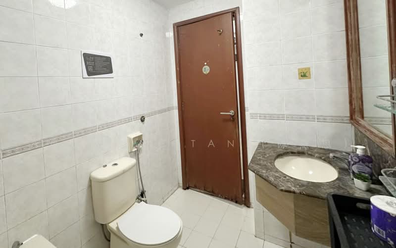 Parc Oasis, 53 Jurong East Avenue 1, Room Rental, 100 sqft, Condominium For Rent, by Angeline Tan (陈慧恩）, 500233710 - Bathroom 1 - PropertyGuru.com.sg