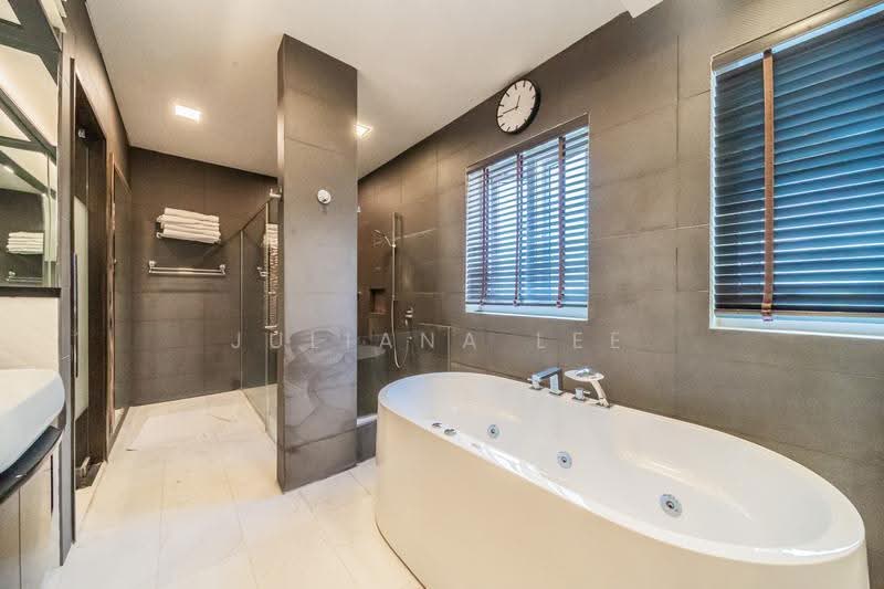 Braemar Drive, Serangoon Garden Estate / Braemar Drive / Bodmin Drive / Brockhampton Drive / Berwick Drive, 6 Bedrooms, 4,580 sqft, Corner Terrace For Sale, by Juliana Lee, 500233712 - Bathroom - PropertyGuru.com.sg