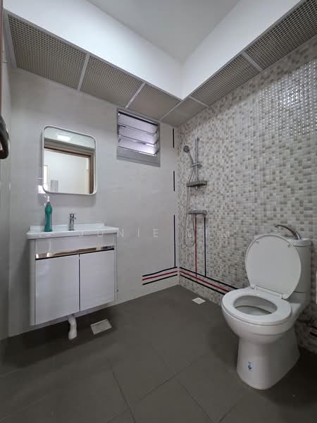229A Sumang Lane, 229A Sumang Lane, 3 Bedrooms, 1,001 sqft, HDB Flat For Sale, by Junie Lim, 500233725 - Bathroom - PropertyGuru.com.sg