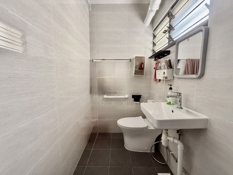 861 Woodlands Street 83, 861 Woodlands Street 83, 3 Bedrooms, 1,367 sqft, HDB Flat For Sale, by Lim Shiao Peng (Dionnis), 500233739 - Bathroom - PropertyGuru.com.sg