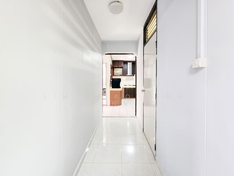 861 Woodlands Street 83, 861 Woodlands Street 83, 3 Bedrooms, 1,367 sqft, HDB Flat For Sale, by Lim Shiao Peng (Dionnis), 500233739 - Passage way to Kitchen - PropertyGuru.com.sg