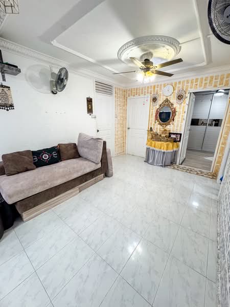 119 Teck Whye Lane, 119 Teck Whye Lane, 3 Bedrooms, 1,302 sqft, HDB Flat For Sale, by Ram Subra, 500233746 - Living Room - PropertyGuru.com.sg