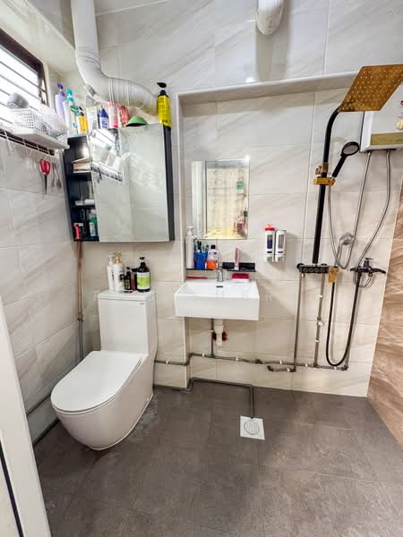 119 Teck Whye Lane, 119 Teck Whye Lane, 3 Bedrooms, 1,302 sqft, HDB Flat For Sale, by Ram Subra, 500233746 - Bathroom - PropertyGuru.com.sg