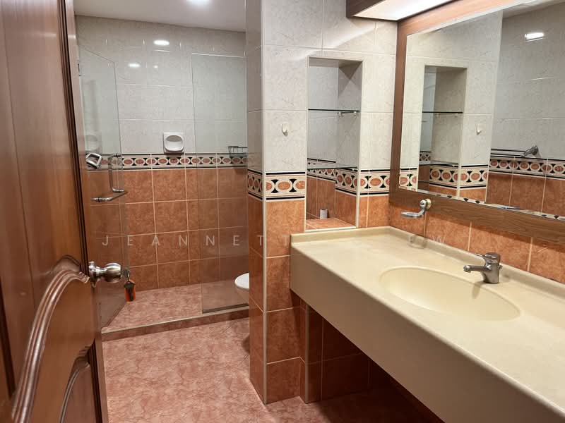 Ridgewood Condominium, 1 Ridgewood Close, 3 Bedrooms, 1,617 sqft, Condominium For Sale, by Jeannette Chew, 500233747 - Bathroom - PropertyGuru.com.sg