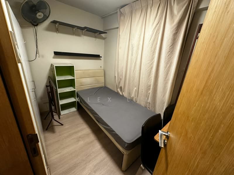 215 Boon Lay Place, 215 Boon Lay Place, 3 Bedrooms, 710 sqft, HDB Flat For Sale, by Alex Lim, 500233754 - Bedroom - PropertyGuru.com.sg