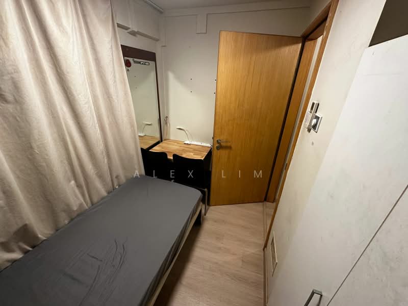 215 Boon Lay Place, 215 Boon Lay Place, 3 Bedrooms, 710 sqft, HDB Flat For Sale, by Alex Lim, 500233754 - Bedroom - PropertyGuru.com.sg
