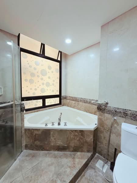 The Sterling, 1001 Bukit Timah Road, Room Rental, 111 sqft, Condominium For Rent, by Elaine Chng, 500233755 - Bathroom - PropertyGuru.com.sg