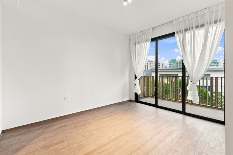 Norwood Grand, , 4 Bedrooms, 1,313 sqft, Condominium For Sale, by Joey Chee, 500233781 - Balcony - PropertyGuru.com.sg