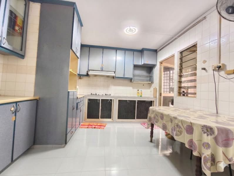 Huge 5i 1355 Sq Ft, Beside MRT, 2 Pri School, Shopping Ctr, Jurong West, 3 Bedrooms, 1,355 sqft, HDB Flat For Sale, by Alex Lim, 500233786 - Kitchen - PropertyGuru.com.sg