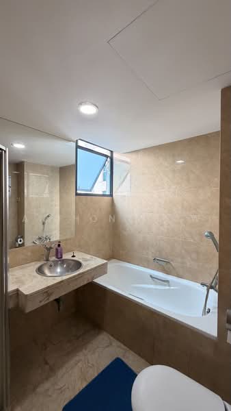 Blue Horizon, 21 West Coast Crescent, 3 Bedrooms, 1,163 sqft, Condominium For Sale, by Anthony Low, 500233793 - Bathroom - PropertyGuru.com.sg