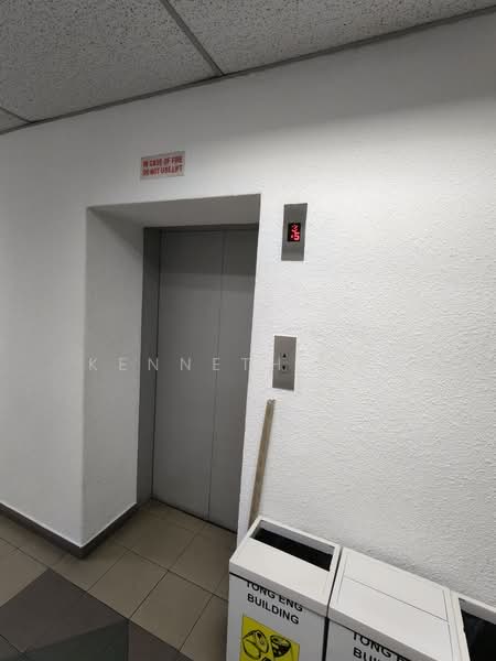 Tong Eng Building, 101 Cecil Street, 463 sqft, Office For Rent, by KENNETH SIM, 500233821 - Rare high level Lift lobby with 6 lifts - CommercialGuru.com.sg