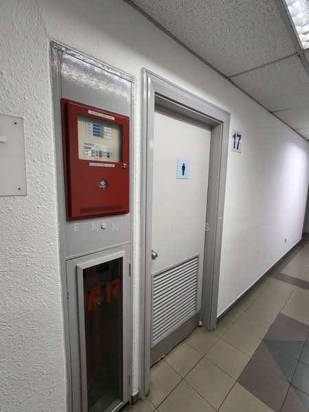 Tong Eng Building, 101 Cecil Street, 463 sqft, Office For Rent, by KENNETH SIM, 500233821 - Corridor gents toilet - CommercialGuru.com.sg