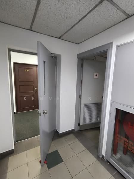 Tong Eng Building, 101 Cecil Street, 463 sqft, Office For Rent, by KENNETH SIM, 500233821 - Corridor ladies toilet - CommercialGuru.com.sg