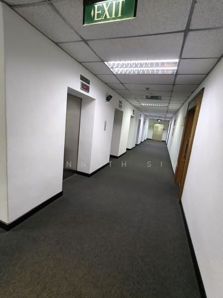 Tong Eng Building, 101 Cecil Street, 463 sqft, Office For Rent, by KENNETH SIM, 500233821 - Rare high level Lift lobby with 6 lifts - CommercialGuru.com.sg