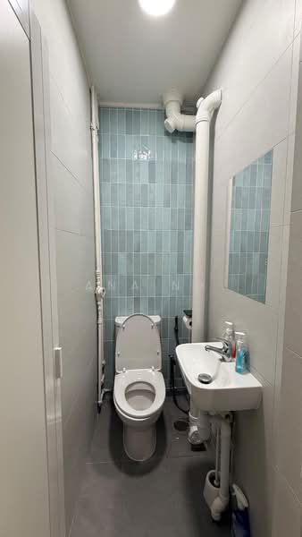 183 Toa Payoh Central, Central, Balestier / Toa Payoh, 1,240 sqft, Shop / Shophouse For Sale, by Ana Ng, 500233832 - Bathroom - CommercialGuru.com.sg