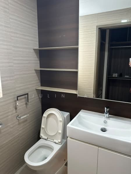 Sky Vue, 3 Bishan Street 15, 2 Bedrooms, 807 sqft, Condominium For Rent, by Julin Tan, 500233833 - Bathroom - PropertyGuru.com.sg
