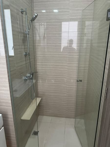 Sky Vue, 3 Bishan Street 15, 2 Bedrooms, 807 sqft, Condominium For Rent, by Julin Tan, 500233833 - Bathroom - PropertyGuru.com.sg