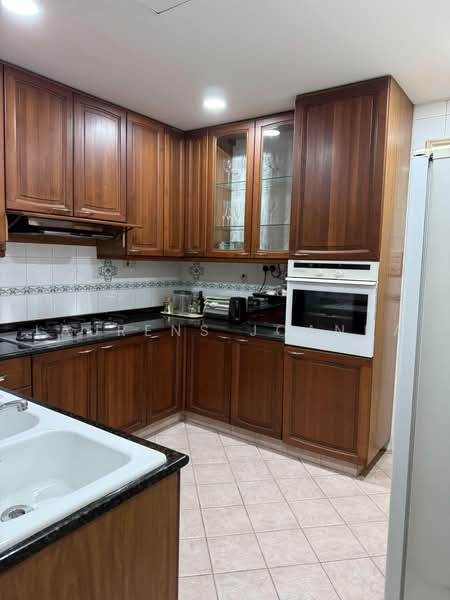 Fifth Avenue Condominium, 2 Fifth Avenue, 3 Bedrooms, 1,615 sqft, Condominium For Sale, by Laurens Joanna, 500233836 - Kitchen - PropertyGuru.com.sg