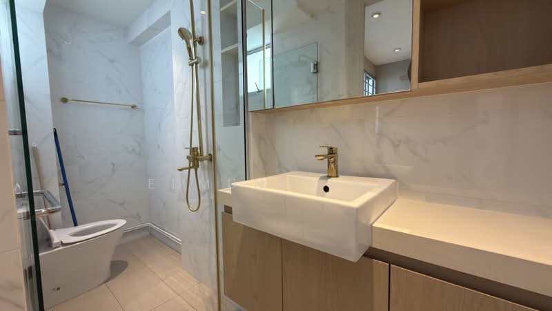 184 Bishan Street 13, 184 Bishan Street 13, 3 Bedrooms, 915 sqft, HDB Flat For Sale, by Edmund Tan, 500233851 - Common Toilet - PropertyGuru.com.sg