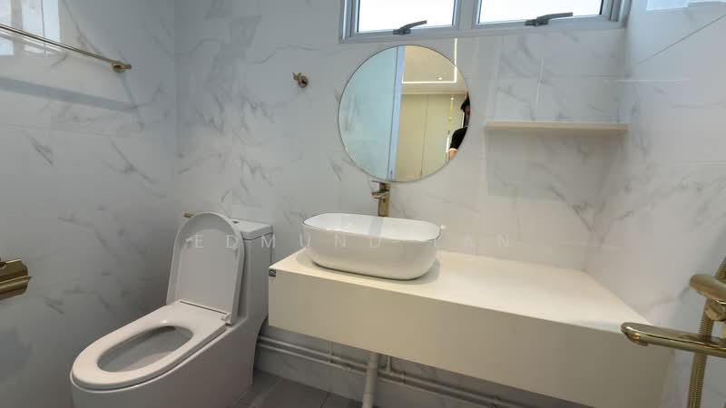 184 Bishan Street 13, 184 Bishan Street 13, 3 Bedrooms, 915 sqft, HDB Flat For Sale, by Edmund Tan, 500233851 - Master Bathroom - PropertyGuru.com.sg