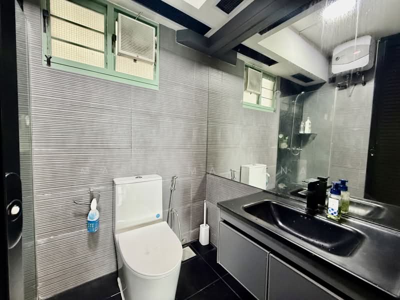 642A Punggol Drive, 642A Punggol Drive, 3 Bedrooms, 1,187 sqft, HDB Flat For Rent, by Maria Mariana, 500233861 - Bathroom - PropertyGuru.com.sg