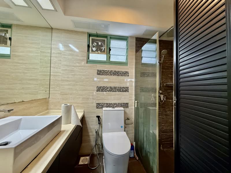 642A Punggol Drive, 642A Punggol Drive, 3 Bedrooms, 1,187 sqft, HDB Flat For Rent, by Maria Mariana, 500233861 - Bathroom - PropertyGuru.com.sg