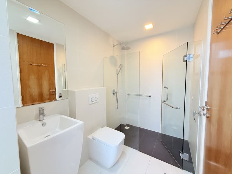 70a Grove drive, , Room Rental, 180 sqft, Terraced House For Rent, by Kyne Chan, 500233884 - Bathroom - PropertyGuru.com.sg