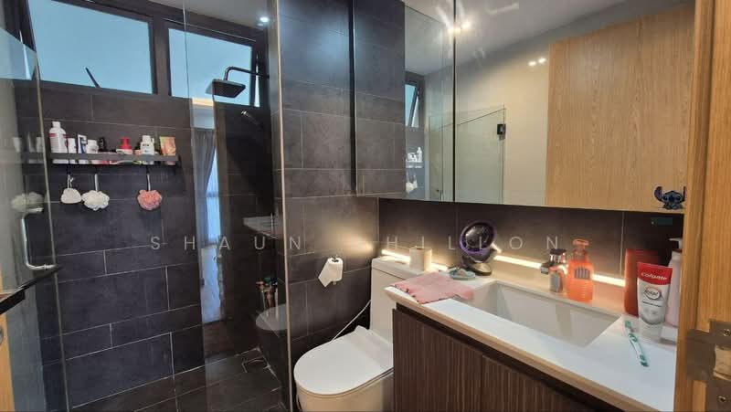 Parc Olympia, 52 Flora Drive, 2 Bedrooms, 797 sqft, Condominium For Sale, by Shaun Dhillon, 500233887 - Master Bathroom - PropertyGuru.com.sg