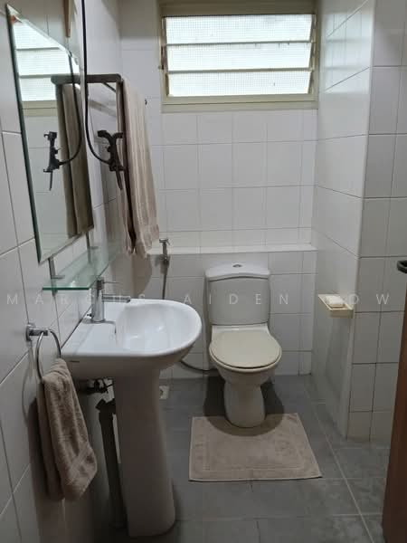 574 Choa Chu Kang Street 52, 574 Choa Chu Kang Street 52, Dairy Farm / Bukit Panjang / Choa Chu Kang, 3 Bedrooms, 990 sqft, HDB Flat For Sale, by Marcus Aiden Low, 500233893 - Bathroom - PropertyGuru.com.sg