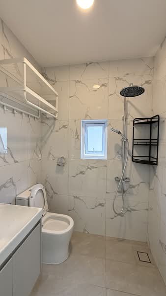 2 Joo Avenue, 2 Joo Avenue, 4 Bedrooms, 1,055 sqft, Walk-up Apartment For Rent, by Alize Ng, 500233920 - Bathroom 1 - PropertyGuru.com.sg