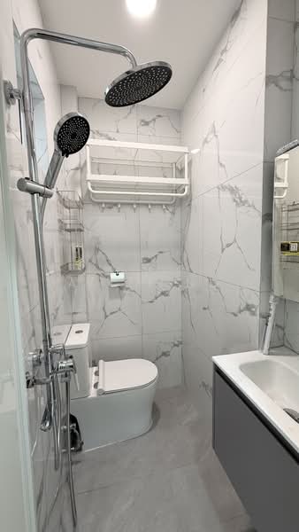 2 Joo Avenue, 2 Joo Avenue, 4 Bedrooms, 1,055 sqft, Walk-up Apartment For Rent, by Alize Ng, 500233920 - Bathroom 2 - PropertyGuru.com.sg