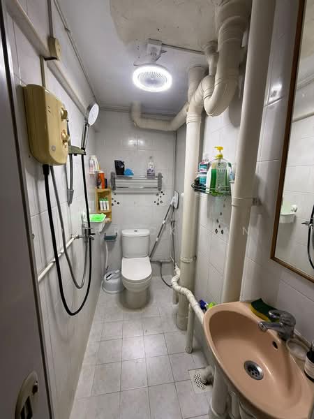 28 Jalan Klinik, 28 Jalan Klinik, 2 Bedrooms, 721 sqft, HDB Flat For Rent, by Derrick Tan, 500233930 - Bathroom - PropertyGuru.com.sg