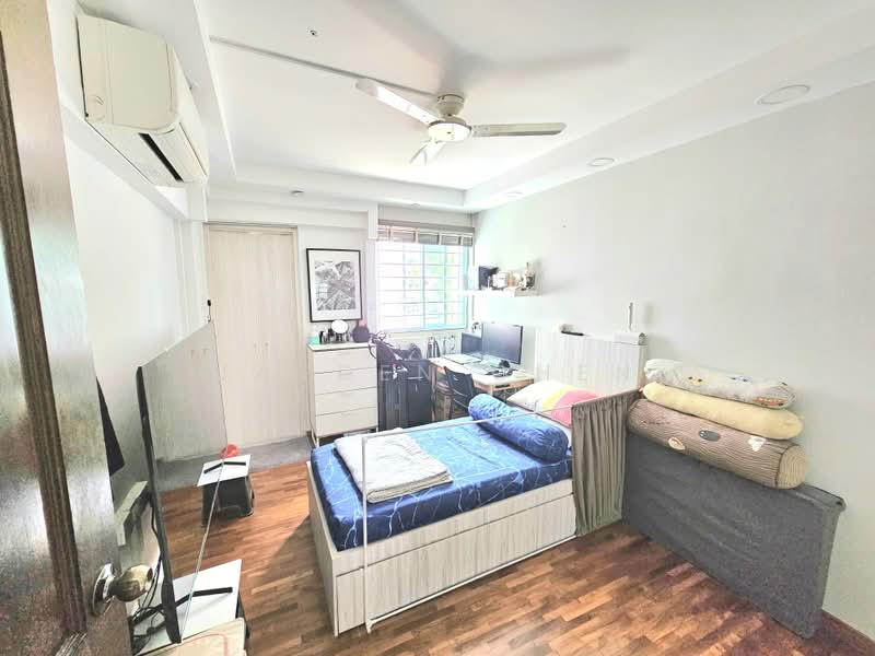 694 Hougang Street 61, 694 Hougang Street 61, 2 Bedrooms, 689 sqft, HDB Flat For Rent, by Jayden Chen, 500233937 - Bedroom - PropertyGuru.com.sg