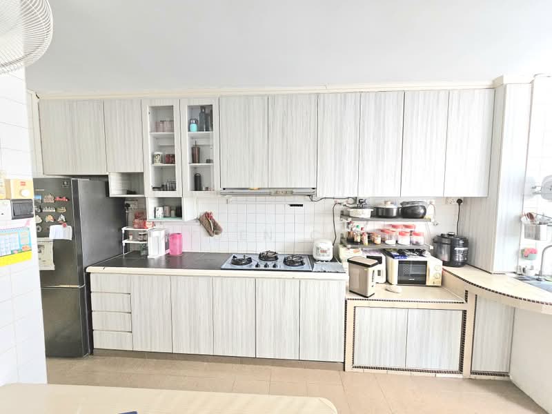 694 Hougang Street 61, 694 Hougang Street 61, 2 Bedrooms, 689 sqft, HDB Flat For Rent, by Jayden Chen, 500233937 - Kitchen - PropertyGuru.com.sg