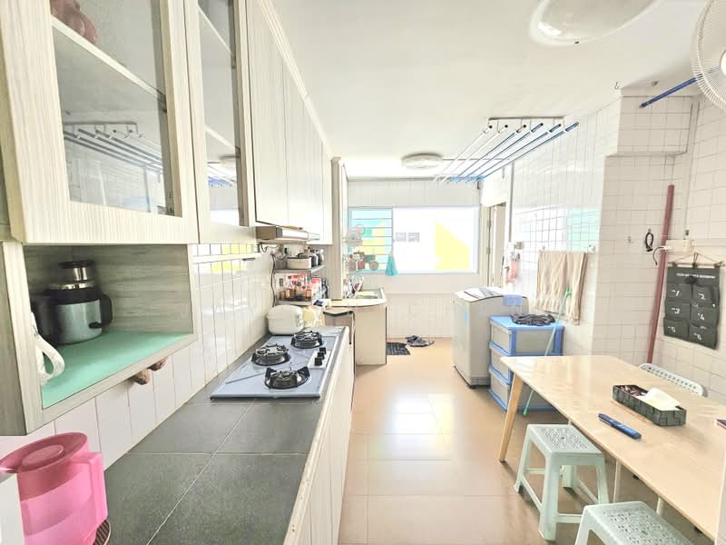 694 Hougang Street 61, 694 Hougang Street 61, 2 Bedrooms, 689 sqft, HDB Flat For Rent, by Jayden Chen, 500233937 - Kitchen - PropertyGuru.com.sg