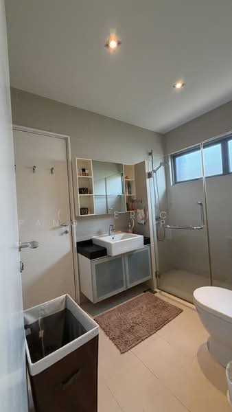 Sunset Square, Sunset Square, 4 Bedrooms, 4,000 sqft, Detached House For Rent, by ( Eric Pang ) Pang Teck Siong, 500233942 - Bathroom - PropertyGuru.com.sg