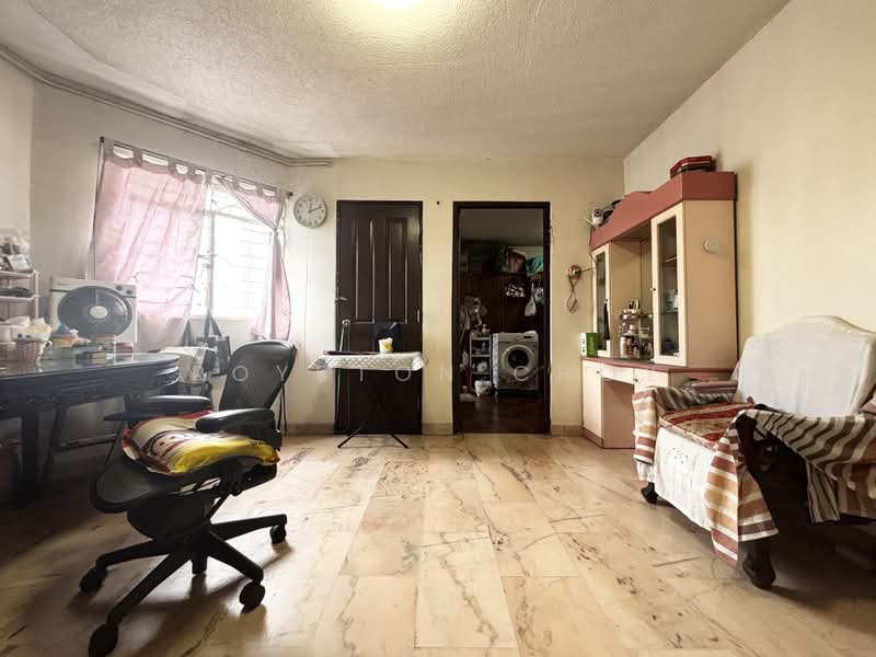 203 Jurong East Street 21, 203 Jurong East Street 21, Boon Lay / Jurong / Tuas, 3 Bedrooms, 1,302 sqft, HDB Flat For Sale, by Royston Choy, 500233949 - Living Room - PropertyGuru.com.sg