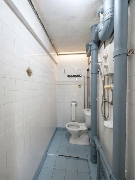 58 Circuit Road, 58 Circuit Road, 2 Bedrooms, 603 sqft, HDB Flat For Sale, by James Yeo, 500233950 - Bathroom - PropertyGuru.com.sg