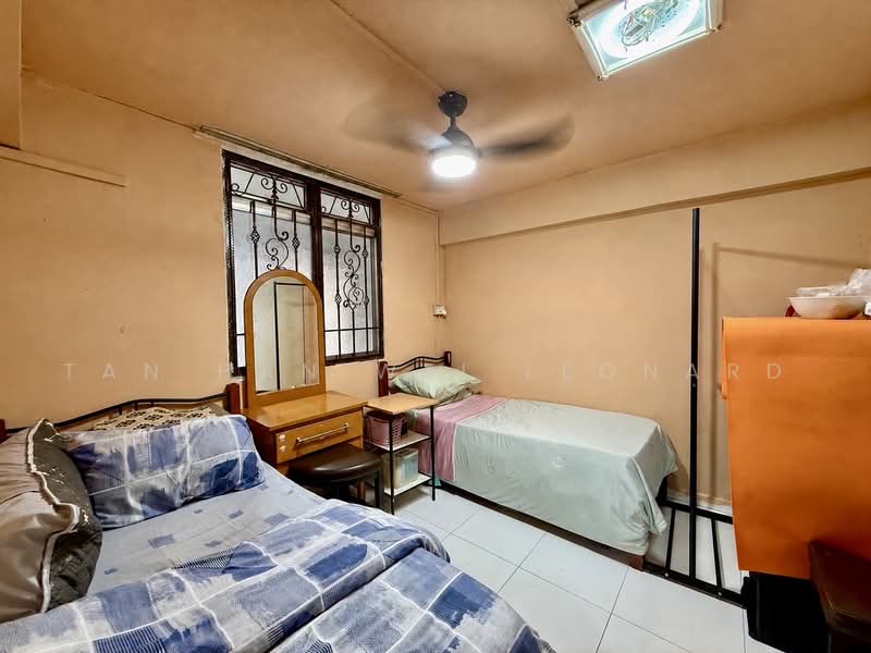62 Circuit Road, 62 Circuit Road, 2 Bedrooms, 592 sqft, HDB Flat For Sale, by Tan Han Wei Leonard, 500234013 - Common Bedroom - PropertyGuru.com.sg