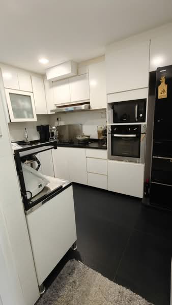 Chateau Le Fame, 51 Ewe Boon Road, Tanglin / Holland / Bukit Timah, 3 Bedrooms, 1,119 sqft, Apartment For Sale, by Joshua Koh, 500234027 - Kitchen - PropertyGuru.com.sg