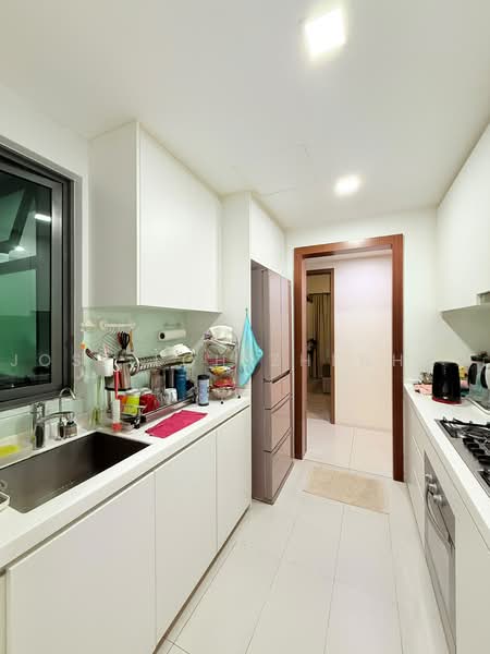 The Topiary, 21 Fernvale Lane, 3 Bedrooms, 1,055 sqft, Condominium For Sale, by Jose Loh Zhenhao, 500234040 - Kitchen - PropertyGuru.com.sg