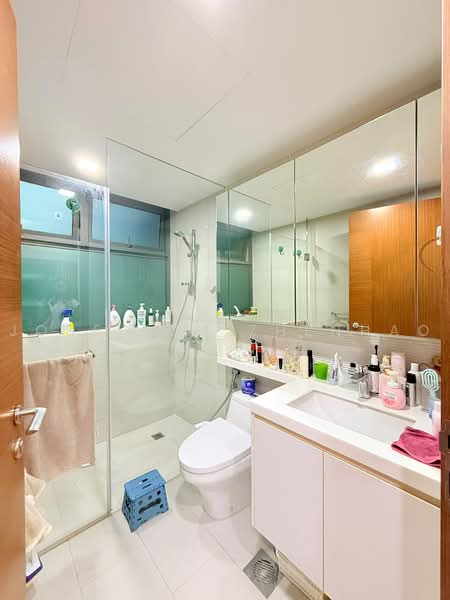 The Topiary, 21 Fernvale Lane, 3 Bedrooms, 1,055 sqft, Condominium For Sale, by Jose Loh Zhenhao, 500234040 - Bathroom - PropertyGuru.com.sg