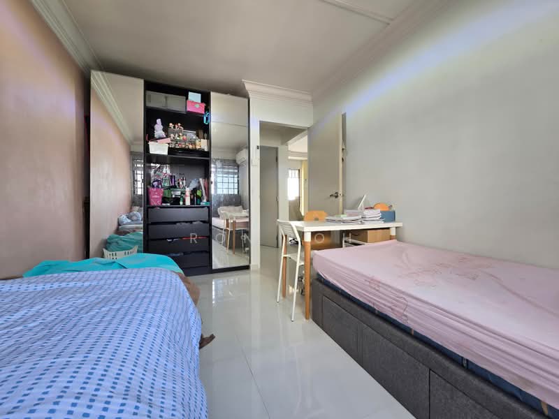 142 Bedok Reservoir Road, 142 Bedok Reservoir Road, Bedok / Upper East Coast, 3 Bedrooms, 904 sqft, HDB Flat For Sale, by Ron Loh, 500234047 - Bedroom - PropertyGuru.com.sg