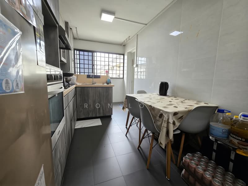 142 Bedok Reservoir Road, 142 Bedok Reservoir Road, Bedok / Upper East Coast, 3 Bedrooms, 904 sqft, HDB Flat For Sale, by Ron Loh, 500234047 - Kitchen - PropertyGuru.com.sg