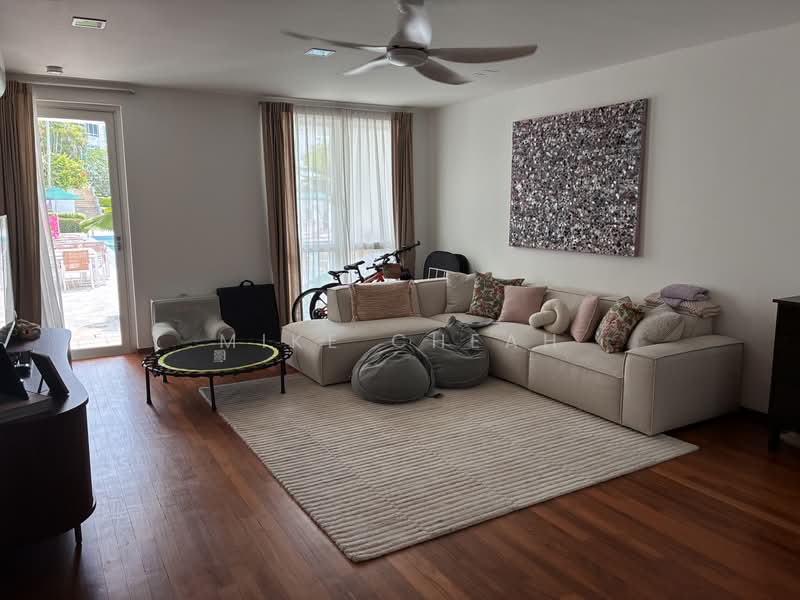 Gallop Green, 13 Woollerton Park, 5 Bedrooms, 4,338 sqft, Town House For Sale, by Mike Cheah, 500234055 - Living Room - PropertyGuru.com.sg